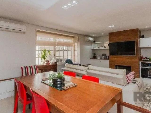 Casa / Sobrado em Condomínio para Venda em Porto Alegre/RS Vila Jardim 3 Quartos