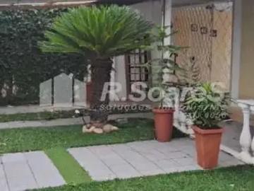 Praça Padre Miguel - Garagem, Área de serviço