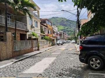 Praça Barão da Taquara - Garagem, Área de serviço