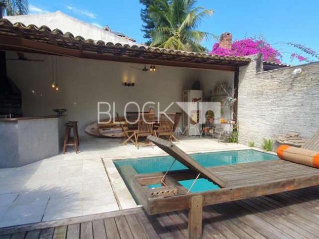 Casa / Sobrado em Condomínio para Venda em Rio de Janeiro/RJ Recreio dos Bandeirantes 5 Quartos