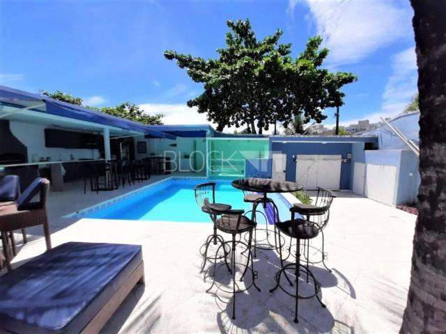 Casa / Sobrado em Condomínio para Venda em Rio de Janeiro/RJ Recreio dos Bandeirantes 5 Quartos