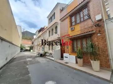 Praça Barão de Corumbá - Garagem