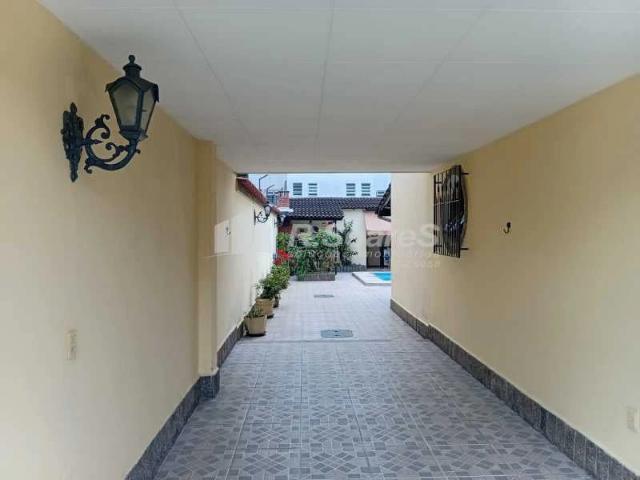Casa / Sobrado em Condomínio para Venda em Rio de Janeiro/RJ Vila Valqueire 3 Quartos