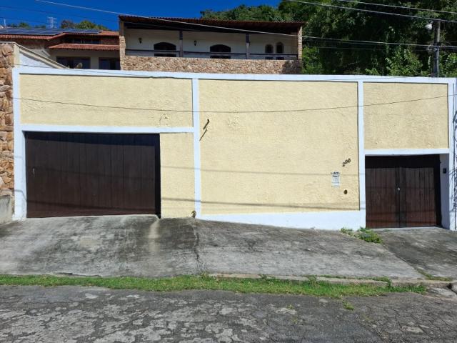 Casa / Sobrado em Condomínio para Locação em Rio de Janeiro/RJ Vila Valqueire 4 Quartos