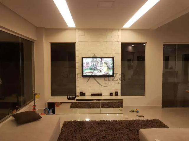 Casa / Sobrado em Condomínio para Venda em São José dos Campos/SP Condomínio Residencial Mantiqueira 3 Quartos