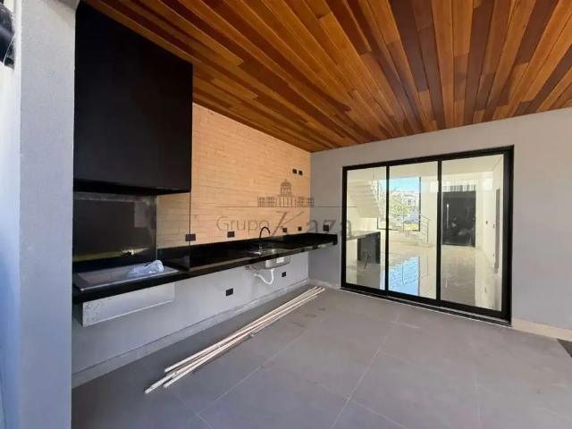 Casa / Sobrado em Condomínio para Venda em São José dos Campos/SP Floresta 4 Quartos