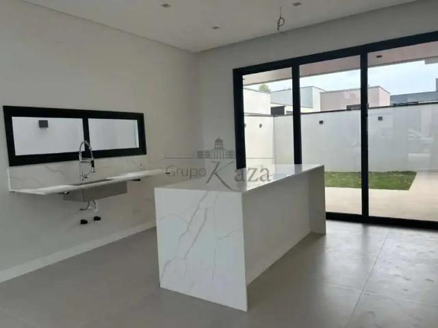 Casa / Sobrado em Condomínio para Venda em São José dos Campos/SP Floresta 3 Quartos