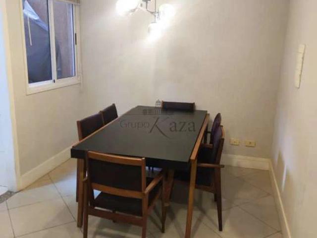 Casa / Sobrado em Condomínio para Venda em São José dos Campos/SP Jardim América 3 Quartos