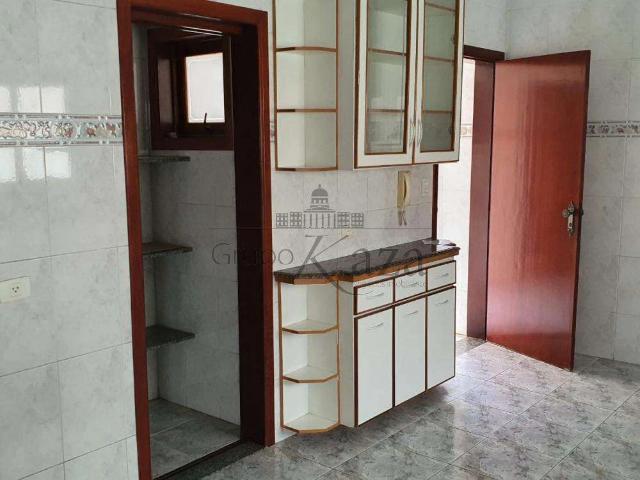 Casa / Sobrado em Condomínio para Venda em São José dos Campos/SP Jardim Aquárius 4 Quartos