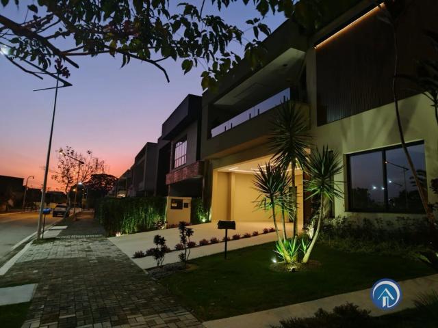 Casa / Sobrado em Condomínio para Venda em São José dos Campos/SP Jardim do Golfe 4 Quartos