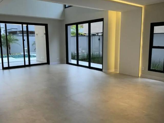Casa / Sobrado em Condomínio para Venda em São José dos Campos/SP Jardim do Golfe 4 Quartos