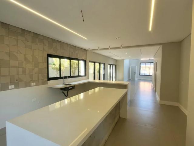 Casa / Sobrado em Condomínio para Venda em São José dos Campos/SP Jardim das Colinas 5 Quartos