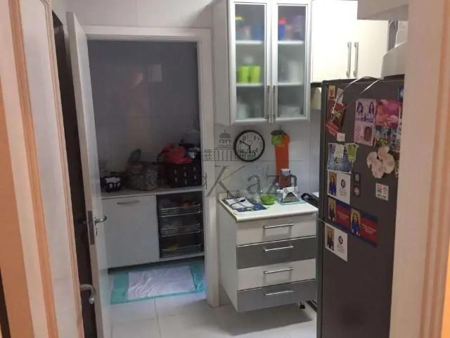 Casa / Sobrado em Condomínio para Venda em São José dos Campos/SP Jardim das Indústrias 3 Quartos