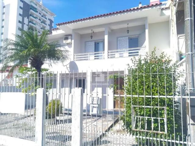 Casa / Sobrado em Condomínio para Venda em São José/SC Kobrasol 5 Quartos