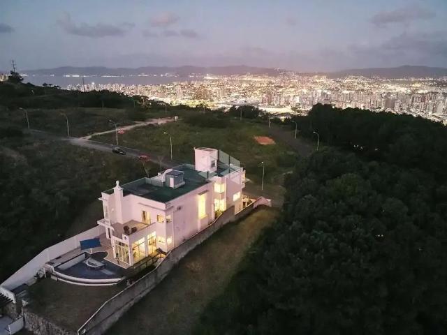 Casa / Sobrado em Condomínio para Venda em São José/SC Roçado 5 Quartos
