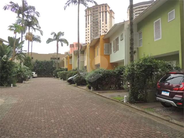 Casa / Sobrado em Condomínio para Venda em São Paulo/SP Alto da Boa Vista 3 Quartos