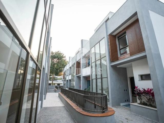 Casa / Sobrado em Condomínio para Venda em São Paulo/SP Alto da Boa Vista 4 Quartos