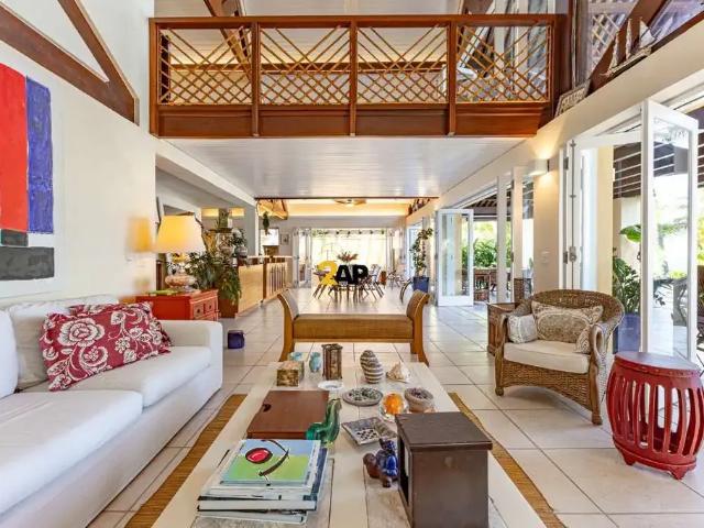 Casa / Sobrado em Condomínio para Venda em São Sebastião/SP Baleia 7 Quartos