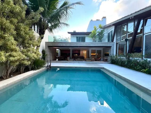 Casa / Sobrado em Condomínio para Venda em São Sebastião/SP Baleia 5 Quartos