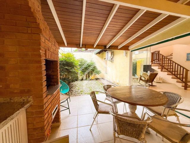 Casa / Sobrado em Condomínio para Venda em São Sebastião/SP Barra do Sahy 4 Quartos