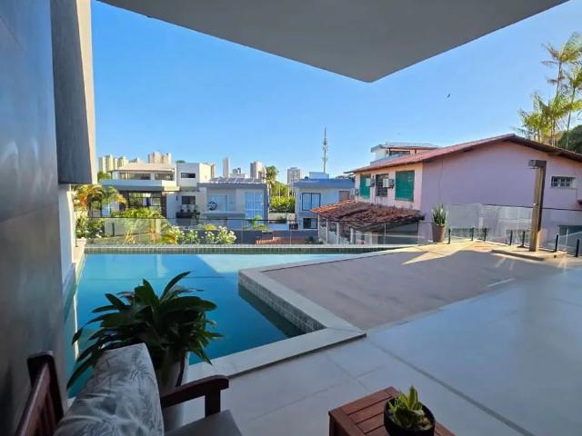 Casa / Sobrado em Condomínio para Venda em Salvador/BA Patamares 44 Quartos