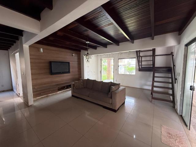 Casa / Sobrado em Condomínio para Venda em Salvador/BA Piatã 4 Quartos