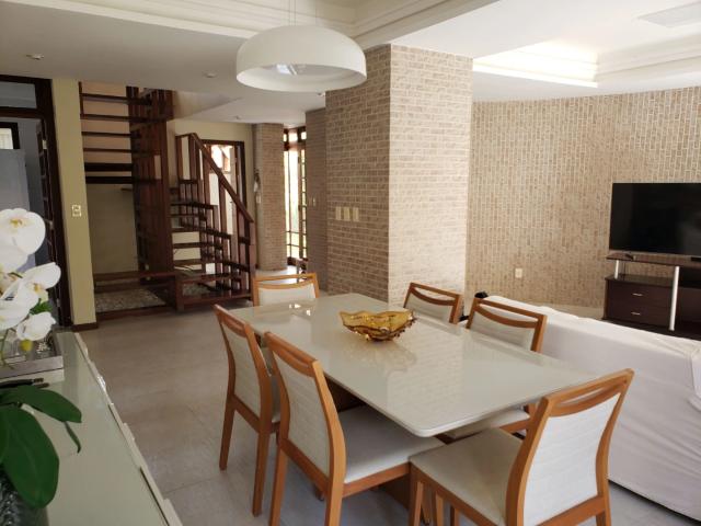 Casa / Sobrado em Condomínio para Venda em Salvador/BA Piatã 5 Quartos