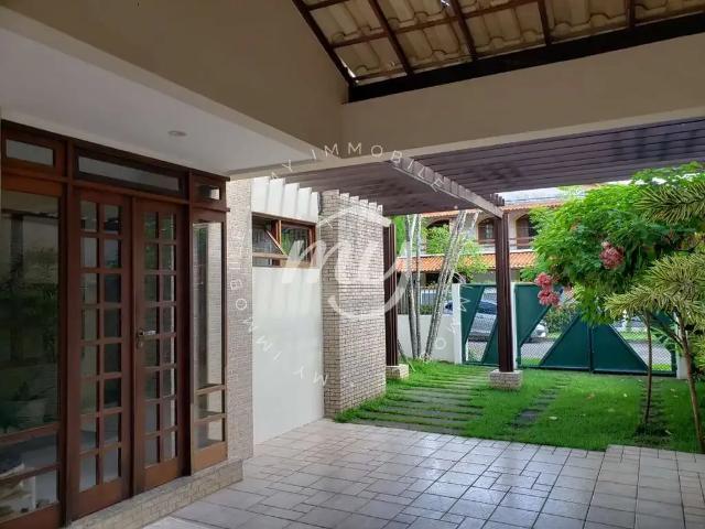 Casa / Sobrado em Condomínio para Venda em Salvador/BA Piatã 5 Quartos
