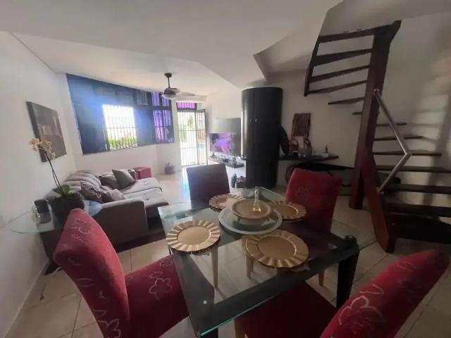 Casa / Sobrado em Condomínio para Venda em Salvador/BA Piatã 3 Quartos