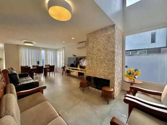 Casa / Sobrado em Condomínio para Venda em Santa Maria/RS Tomazetti 4 Quartos