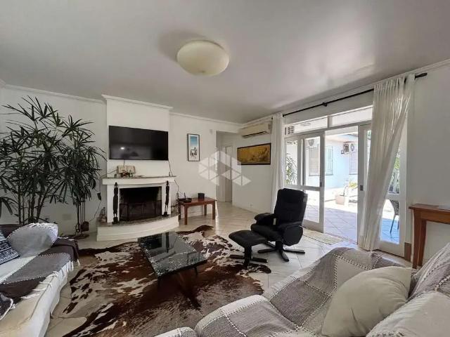 Casa / Sobrado em Condomínio para Venda em Santa Maria/RS Tomazetti 4 Quartos