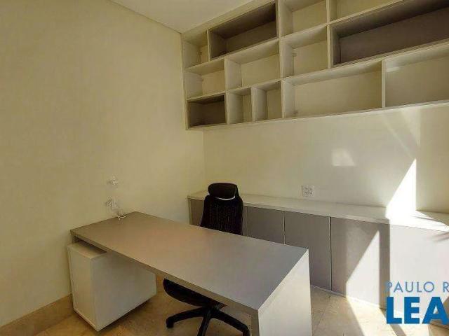 Casa / Sobrado em Condomínio para Venda em Santana de Parnaíba/SP Tamboré 4 Quartos