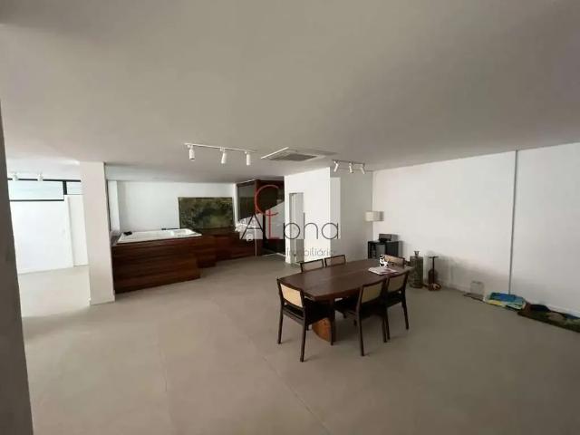 Casa / Sobrado em Condomínio para Venda em Santana de Parnaíba/SP Tamboré 6 Quartos