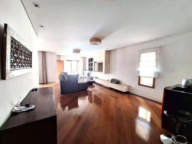 Casa / Sobrado em Condomínio para Venda em Santana de Parnaíba/SP Alphaville 3 Quartos