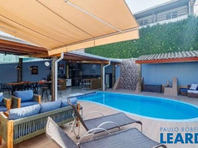 Casa / Sobrado em Condomínio para Venda em Santana de Parnaíba/SP Alphaville 3 Quartos