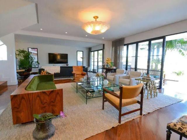 Casa / Sobrado em Condomínio para Venda em Santana de Parnaíba/SP Alphaville 3 Quartos