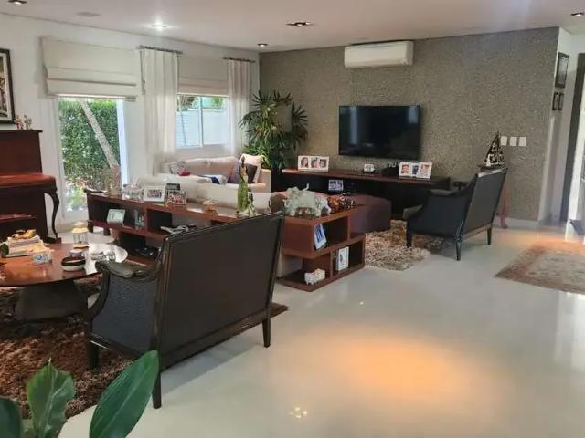 Casa / Sobrado em Condomínio para Venda em Santana de Parnaíba/SP Alphaville 3 Quartos