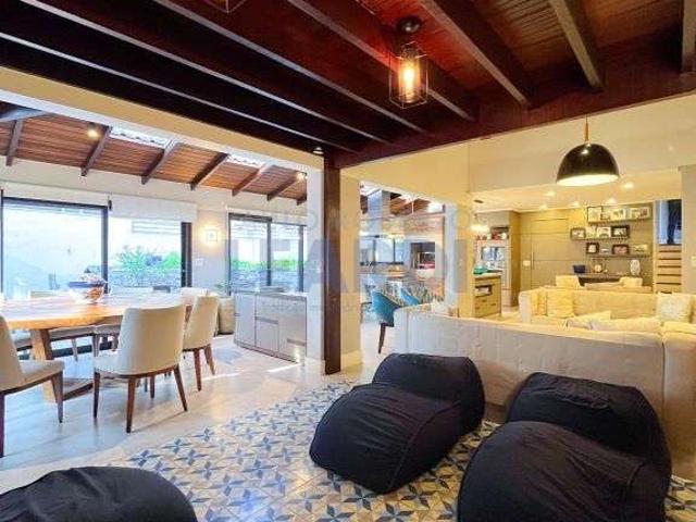 Casa / Sobrado em Condomínio para Venda em Santana de Parnaíba/SP Alphaville 3 Quartos