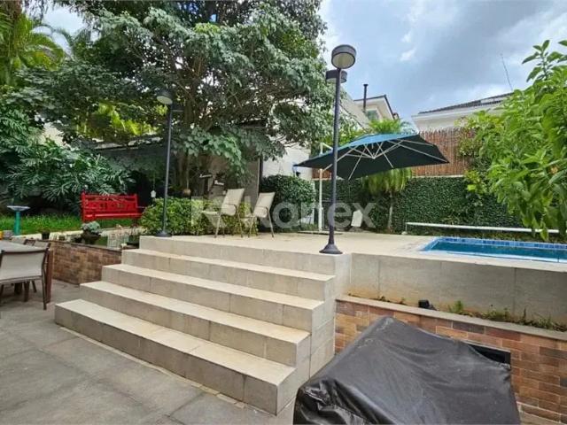 Casa / Sobrado em Condomínio para Venda em Santana de Parnaíba/SP Alphaville 4 Quartos