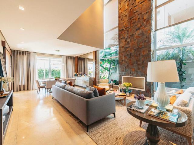 Casa / Sobrado em Condomínio para Venda em Santana de Parnaíba/SP Alphaville 4 Quartos