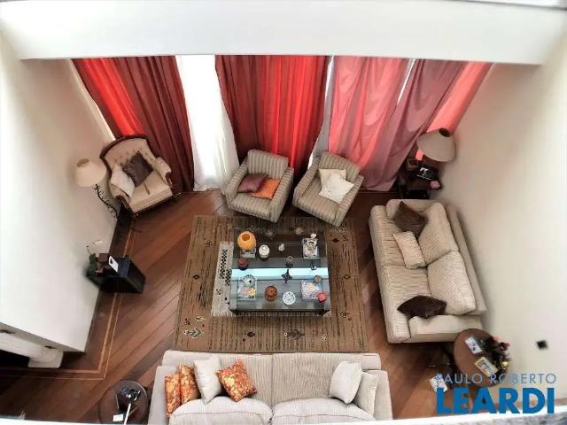 Casa / Sobrado em Condomínio para Venda em Santana de Parnaíba/SP Alphaville 4 Quartos