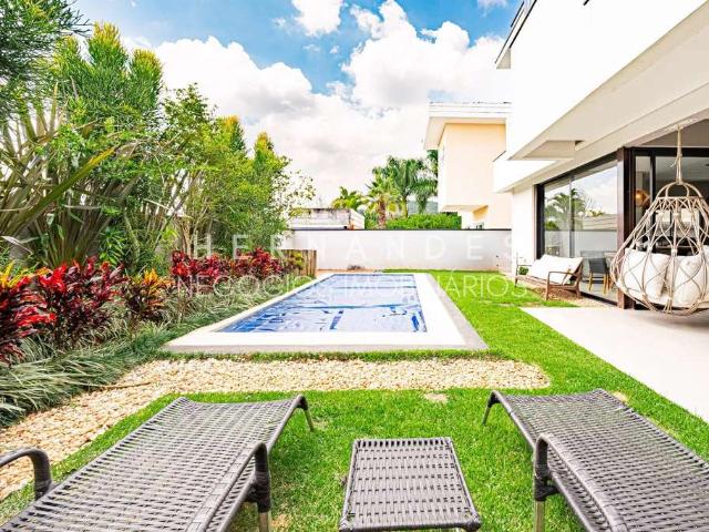 Casa / Sobrado em Condomínio para Venda em Santana de Parnaíba/SP Alphaville 4 Quartos