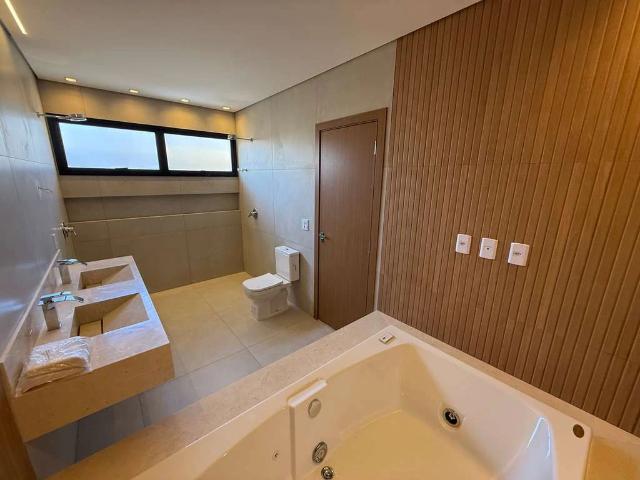 Casa / Sobrado em Condomínio para Venda em Senador Canedo/GO Jardins Bolonha 3 Quartos