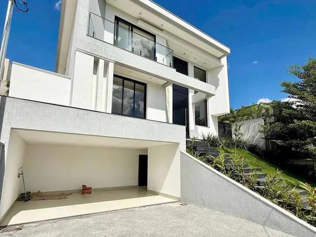 Casa / Sobrado em Condomínio para Venda em Senador Canedo/GO Jardins Bolonha 5 Quartos