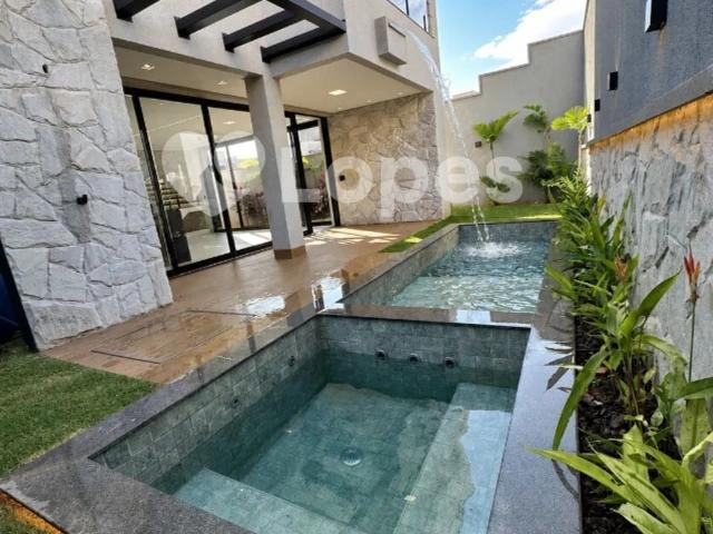 Casa / Sobrado em Condomínio para Venda em Senador Canedo/GO Jardins Capri 4 Quartos