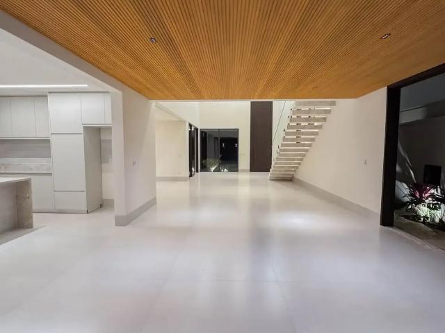 Casa / Sobrado em Condomínio para Venda em Senador Canedo/GO Jardins Capri 3 Quartos