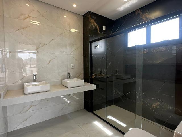 Casa / Sobrado em Condomínio para Venda em Senador Canedo/GO Jardins Nápoles 4 Quartos