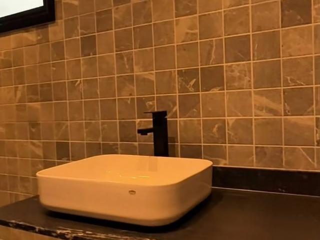 Casa / Sobrado em Condomínio para Venda em Senador Canedo/GO Jardins Nápoles 4 Quartos