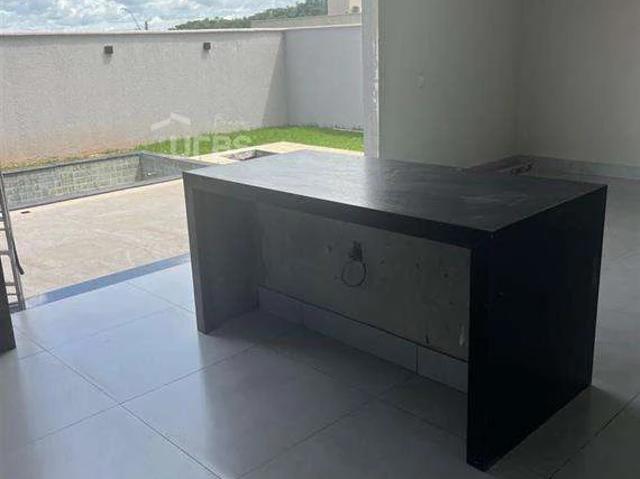 Casa / Sobrado em Condomínio para Venda em Senador Canedo/GO Jardins Porto 4 Quartos
