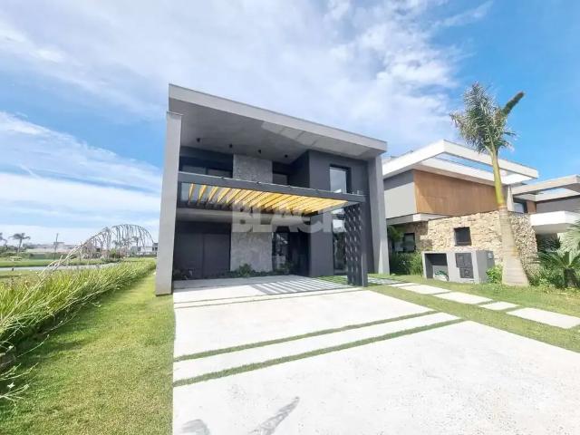 Casa / Sobrado em Condomínio para Venda em Torres/RS Pedra da Guarita 5 Quartos